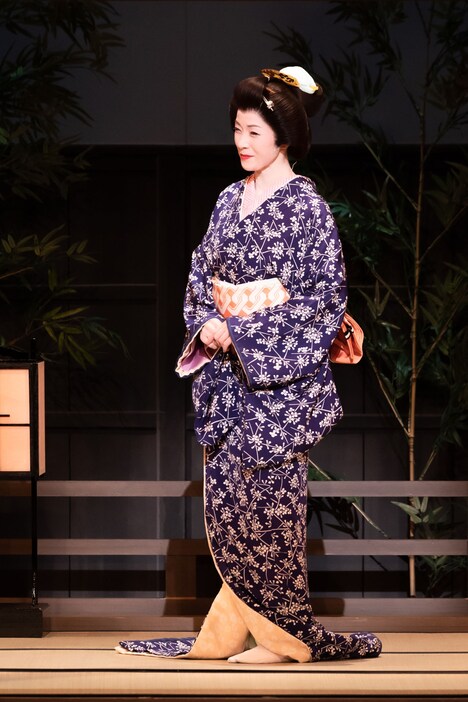 「坂本冬美芸能生活35周年記念公演 泉ピン子友情出演」より。(撮影:田中聖太郎)