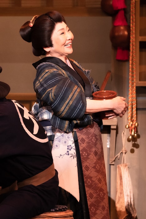 「坂本冬美芸能生活35周年記念公演 泉ピン子友情出演」より。(撮影:田中聖太郎)