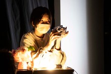 エンニュイ「Performance of the day『無表情な日常、感情的な毎秒』」より。