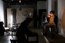 エンニュイ「Performance of the day『無表情な日常、感情的な毎秒』」より。