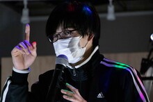 エンニュイ「Performance of the day『無表情な日常、感情的な毎秒』」より。