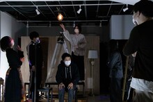 エンニュイ「Performance of the day『無表情な日常、感情的な毎秒』」より。