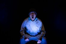 劇団「地蔵中毒」 無教訓意味なし演劇 vol.13「宴たけなわ 天高く円越える 孫世代」より。（撮影：塚田史香）