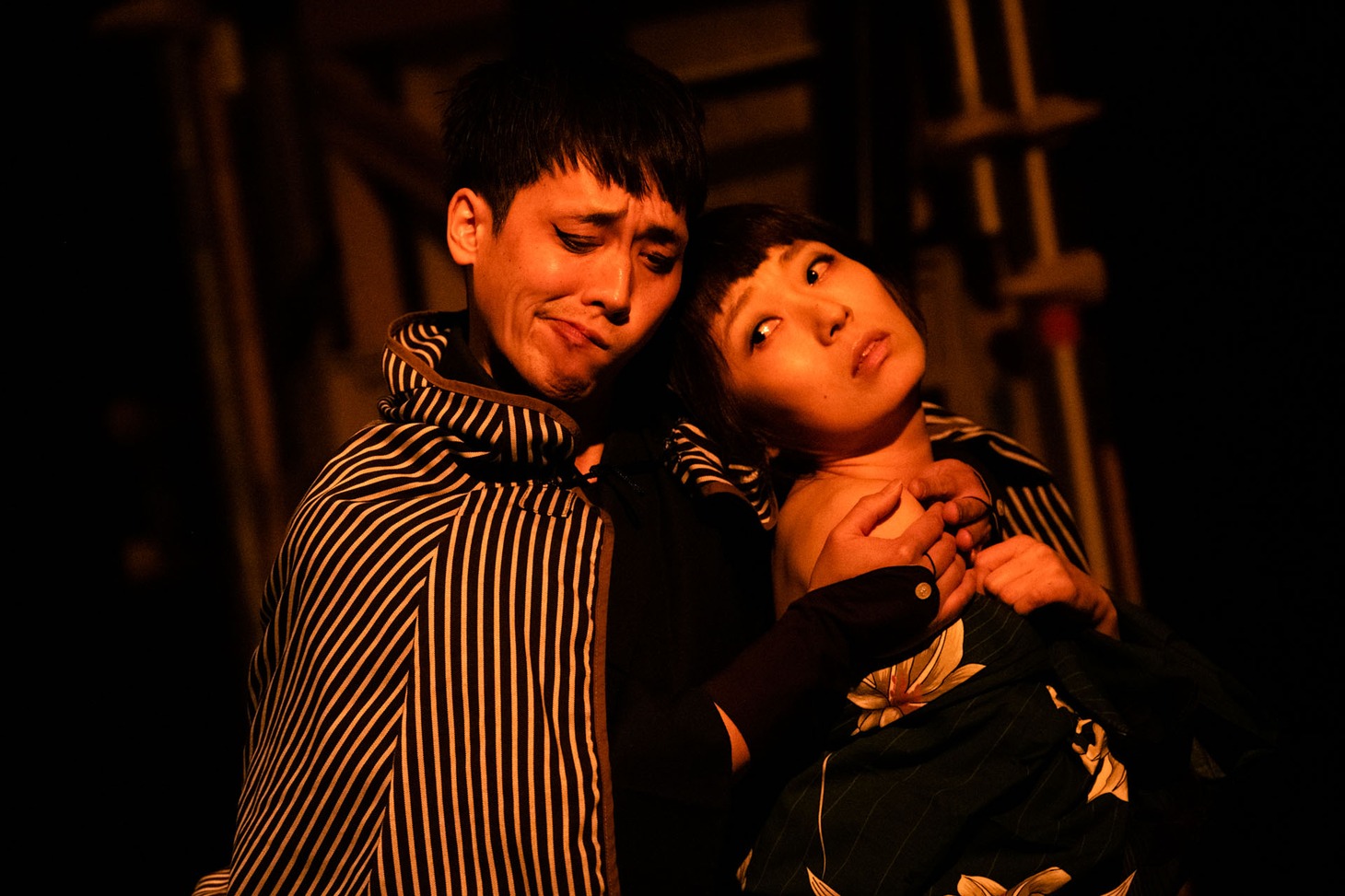 劇団「地蔵中毒」 無教訓意味なし演劇 vol.13「宴たけなわ 天高く円越える 孫世代」より。（撮影：塚田史香）