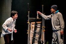 劇団「地蔵中毒」 無教訓意味なし演劇 vol.13「宴たけなわ 天高く円越える 孫世代」より。（撮影：塚田史香）