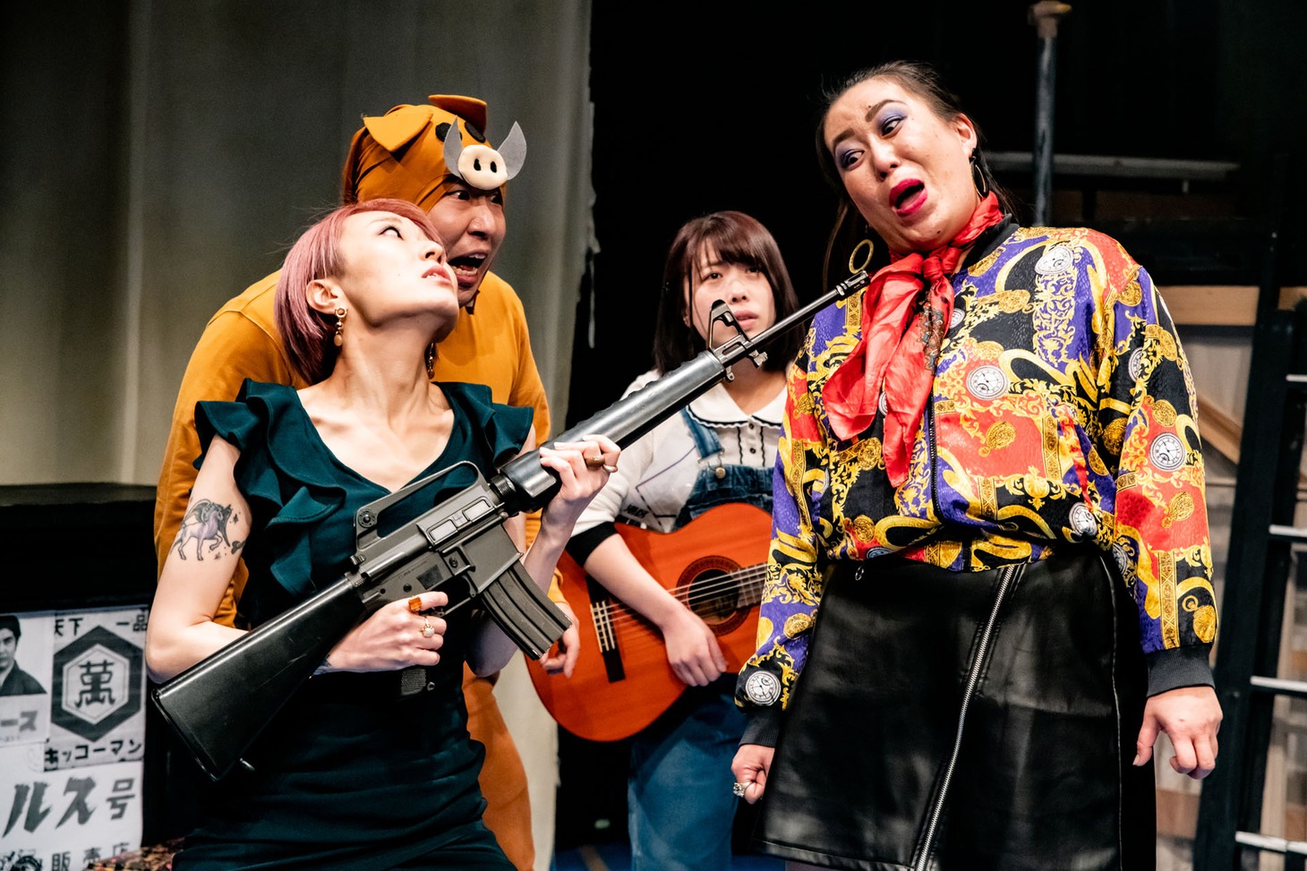 劇団「地蔵中毒」 無教訓意味なし演劇 vol.13「宴たけなわ 天高く円越える 孫世代」より。（撮影：塚田史香）