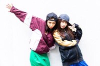 左から高柳明音、山谷花純。