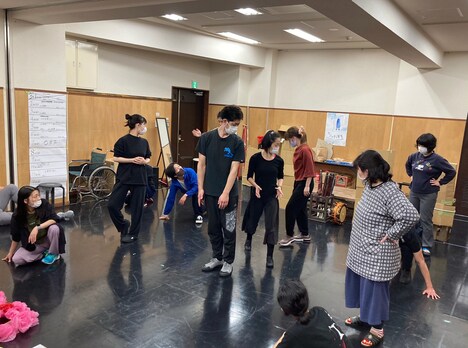 椿組2021年春公演「『シャケと軍手』〜秋田児童連続殺害事件〜」稽古場の様子。