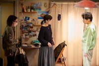 ウォーキング・スタッフ プロデュース「岸辺の亀とクラゲ-jellyfish-」より。（撮影：二石友希）