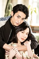 「オフ・ブロードウェイミュージカル『The Last 5 Years』」木村達成＆村川絵梨ペアのビジュアル。