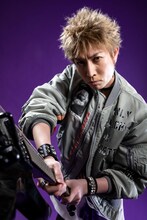 咲山類扮する赤羽。