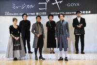 ミュージカル「ゴヤ -GOYA-」製作発表記者会見より、後列左から清塚信也、鈴木裕美、G2。前列左から清水くるみ、今井翼、小西遼生。