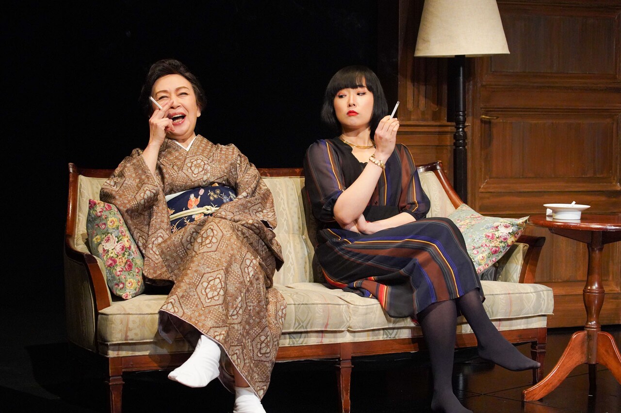 文学座「昭和虞美人草」より。（撮影：宮川舞子）