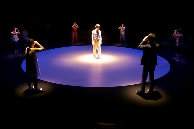 ままごと「わが星」(2011年公演)より。(撮影:青木司)