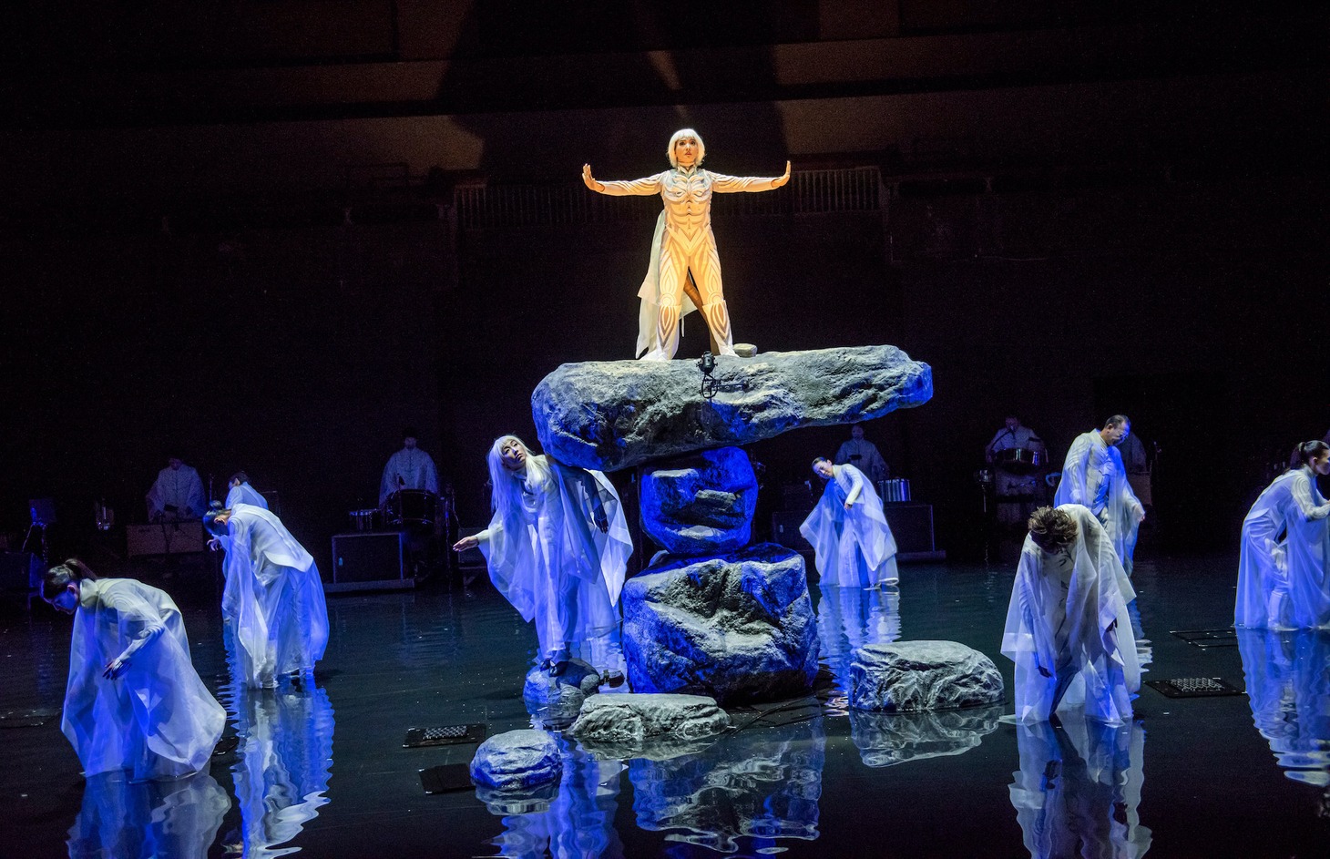 SPAC「アンティゴネ」ニューヨーク公演より。(c)Stephanie Berger / Park Avenue Armory