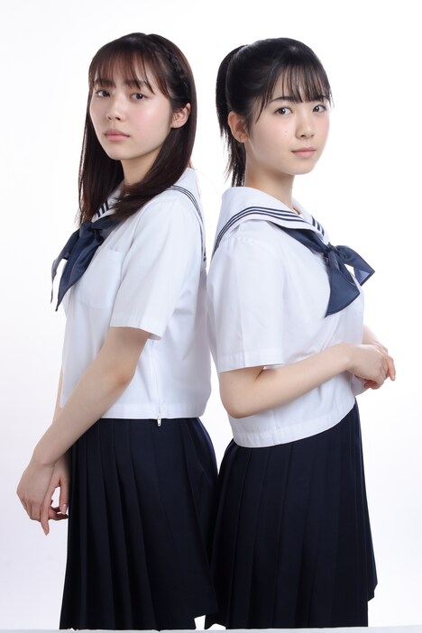 左から秋田汐梨、筒井あやめ（乃木坂46）。