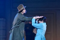 舞台「錦田警部はどろぼうがお好き」より。