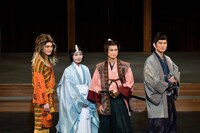 左から冨岡健翔、惣田紗莉渚、戸塚祥太、松田悟志。