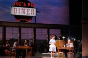 ミュージカル「WAITRESS ウェイトレス」より。(写真提供:東宝演劇部)