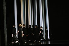 イデビアン・クルー「義務」より。（撮影：金子愛帆）