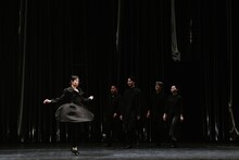 イデビアン・クルー「義務」より。（撮影：金子愛帆）