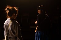 青年団若手自主企画vol.86 宮崎企画「忘れる滝の家」より。（撮影：志賀耕太）