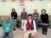 NHK-FM「青春アドベンチャー『当面の間、変身します』」の「変身」より、作者と出演者。（写真提供：NHK）