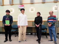 NHK-FM「青春アドベンチャー『当面の間、変身します』」の「あくがれの君」より、作者と出演者。（写真提供：NHK）