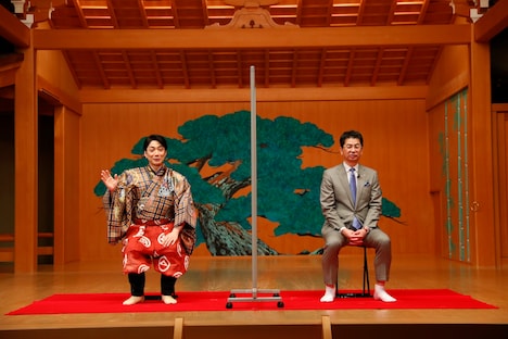 左から野村萬斎、小林充佳NTT西日本代表取締役社長。