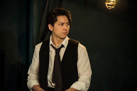 本多劇場グループnext「ダム・ウェイター」より。（Photo by BUN）