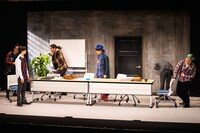 「舞台TWiN PARADOX『SONG STORY Vol.1』誕生日記念公演」より、演目B「燃えて散った花となれ」の様子。