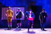 「舞台TWiN PARADOX『SONG STORY Vol.1』誕生日記念公演」より、演目C「タイムマシン」の様子。