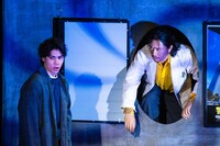 「舞台TWiN PARADOX『SONG STORY Vol.1』誕生日記念公演」より、演目C「タイムマシン」の様子。