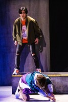 「舞台TWiN PARADOX『SONG STORY Vol.1』誕生日記念公演」より、演目C「タイムマシン」の様子。