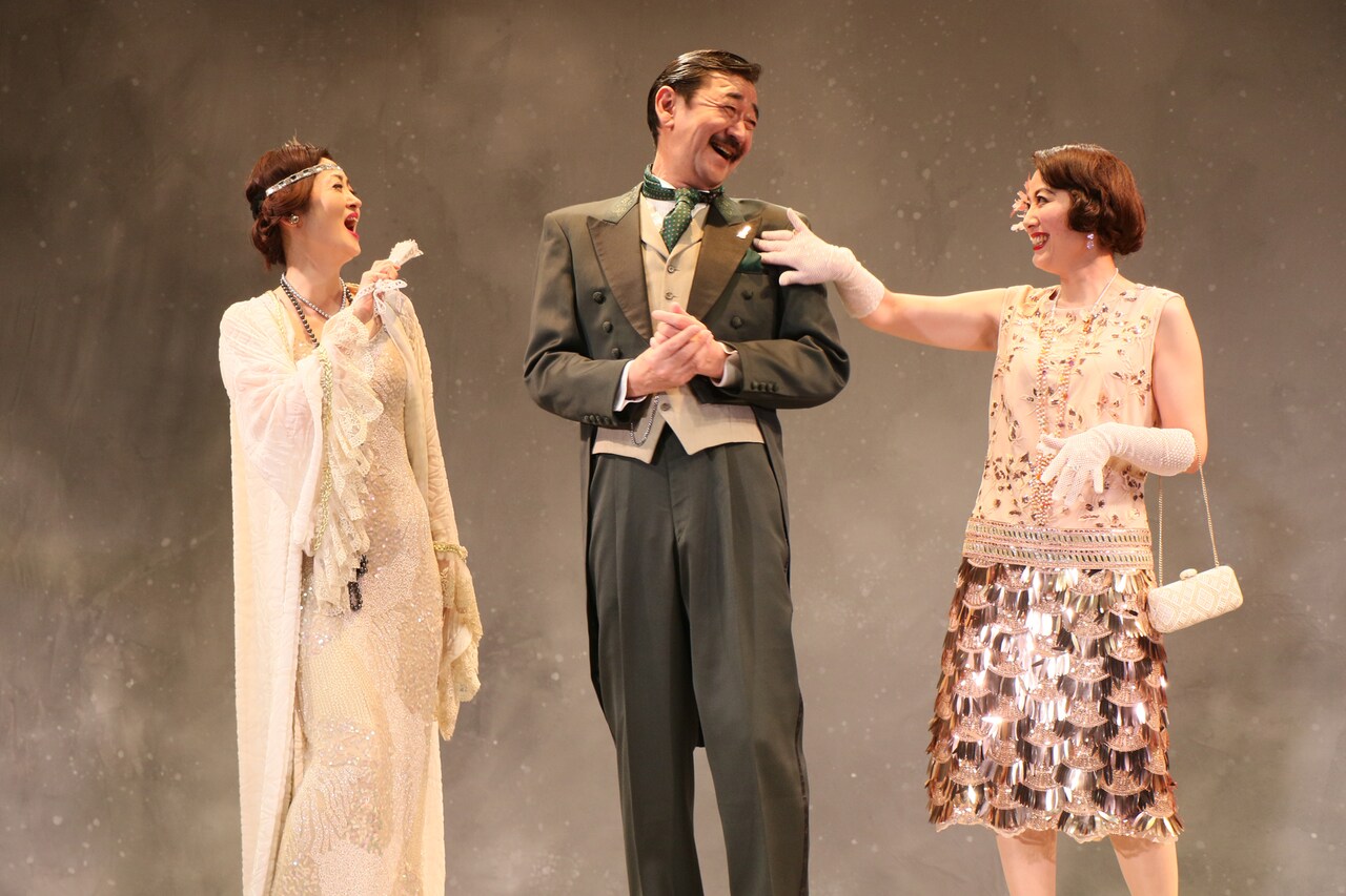 劇団俳優座×小山ゆうなが立ち上げるシニカルコメディ、「雪の中の三人」開幕