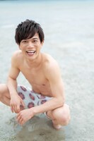 蒼木陣 1st写真集「夏音」（サンミュージックブレーン）より。