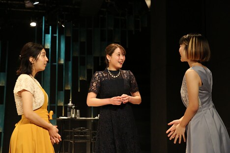 アマヤドリ「ブタに真珠の首飾り」より。（撮影：赤坂久美）