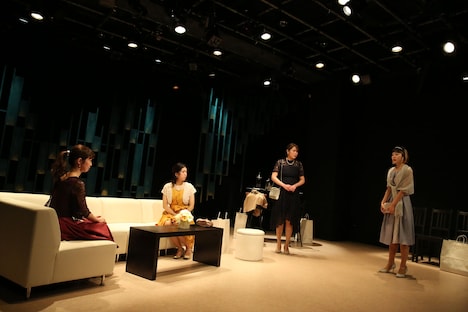 アマヤドリ「ブタに真珠の首飾り」より。（撮影：赤坂久美）