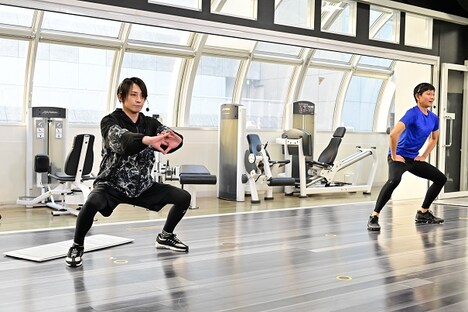 「筋肉といっしょ～脱げるカラダへ 美マッスル!!～」より。