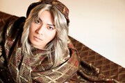 平方元基扮するイズミル。