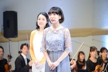 左から黒田こらん、ヒグチアイ。