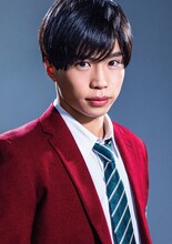 梶原颯扮する井上正也。