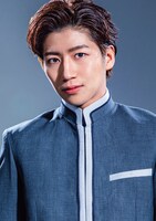 納谷健扮する岩崎達寛。