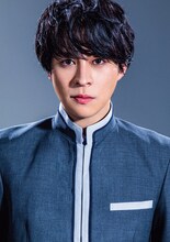 西銘駿扮する北島晴彦。