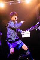 「FAKE MOTION 2021 SS LIVE SHOW」より。（撮影：田中聖太郎、立脇卓、渡邊玲奈 / 田中聖太郎写真事務所）