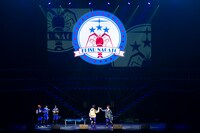 「FAKE MOTION 2021 SS LIVE SHOW」より。（撮影：田中聖太郎、立脇卓、渡邊玲奈 / 田中聖太郎写真事務所）