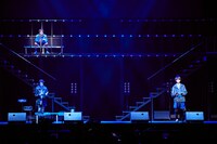 「FAKE MOTION 2021 SS LIVE SHOW」より。（撮影：田中聖太郎、立脇卓、渡邊玲奈 / 田中聖太郎写真事務所）