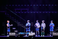 「FAKE MOTION 2021 SS LIVE SHOW」より。（撮影：田中聖太郎、立脇卓、渡邊玲奈 / 田中聖太郎写真事務所）