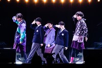 「FAKE MOTION 2021 SS LIVE SHOW」より。（撮影：田中聖太郎、立脇卓、渡邊玲奈 / 田中聖太郎写真事務所）