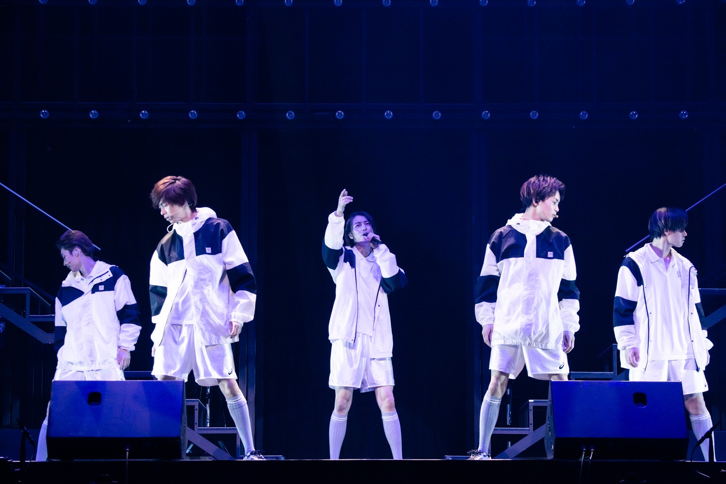 「FAKE MOTION 2021 SS LIVE SHOW」より。（撮影：田中聖太郎、立脇卓、渡邊玲奈 / 田中聖太郎写真事務所）